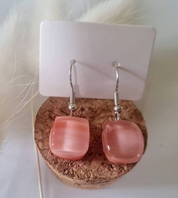 Boucle d'oreille pendante en verre