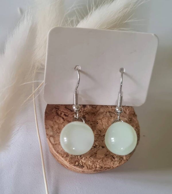 Boucle d'oreille pendante en verre