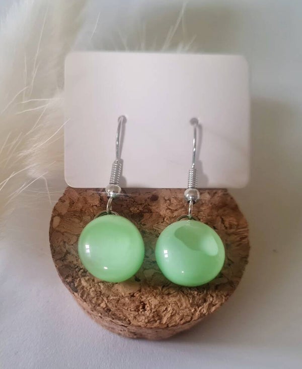 Boucle d'oreille pendante en verre