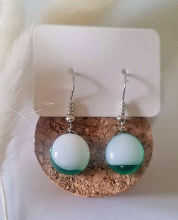 Boucle d'oreille pendante en verre