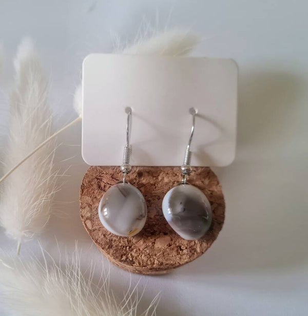 Boucle d'oreille pendante en verre