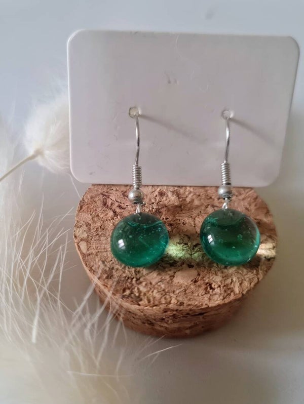 Boucle d'oreille pendante en verre
