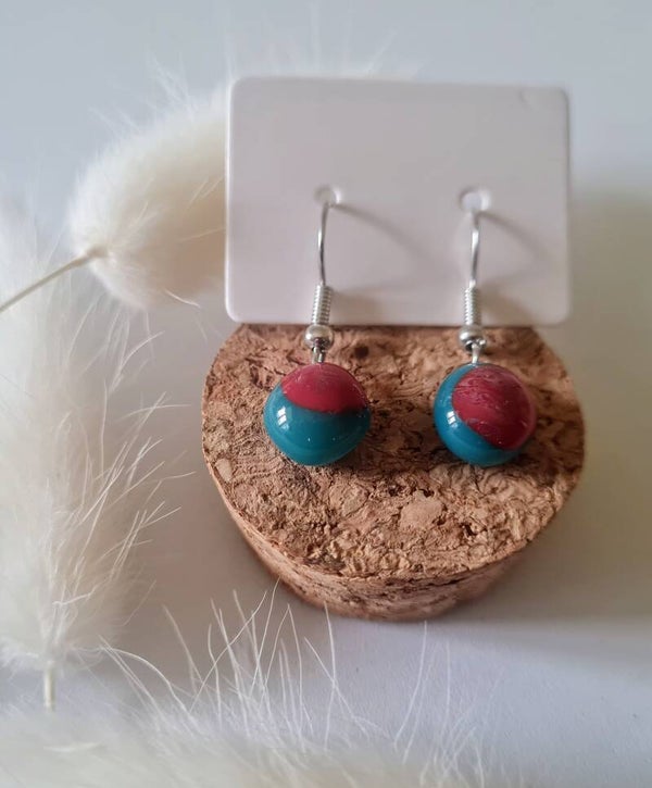 Boucle d'oreille pendante en verre