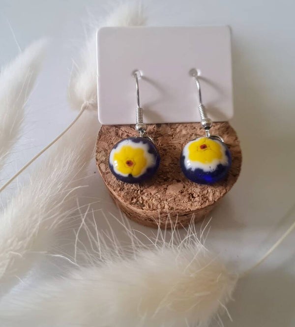 Boucle d'oreille pendante en verre