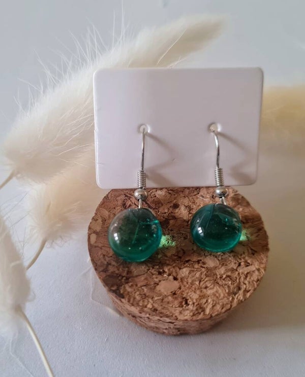 Boucle d'oreille pendante en verre