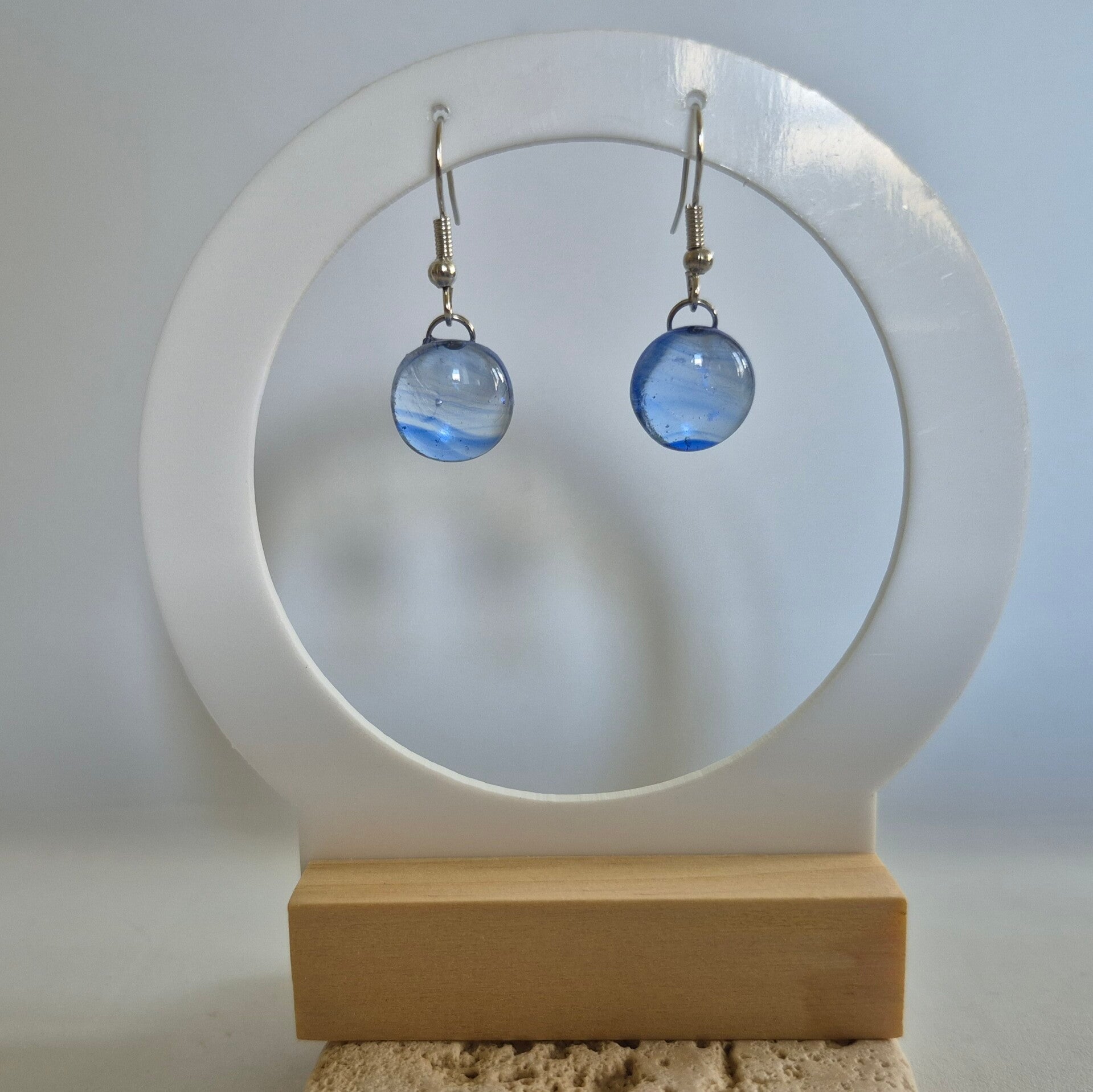 Boucle d'oreille pendante en verre fusing