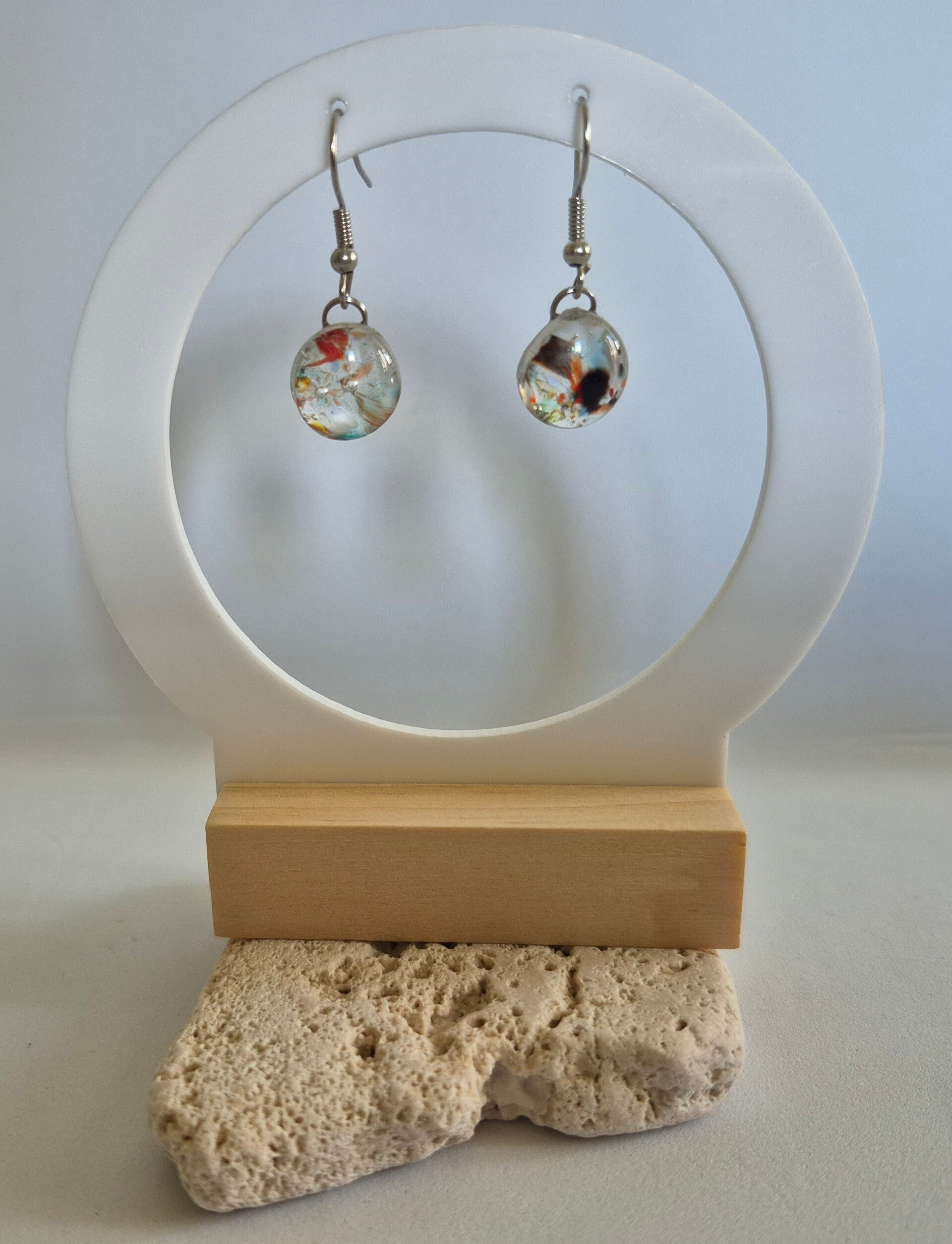 Boucle d'oreille pendante en verre fusing