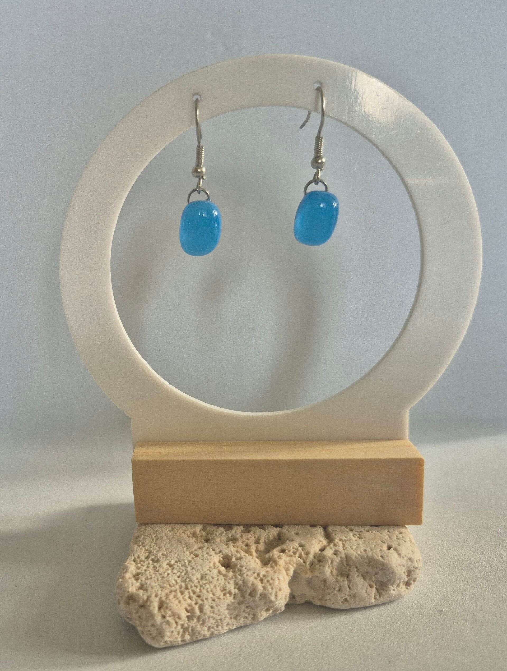 Boucle d'oreille pendante en verre fusing