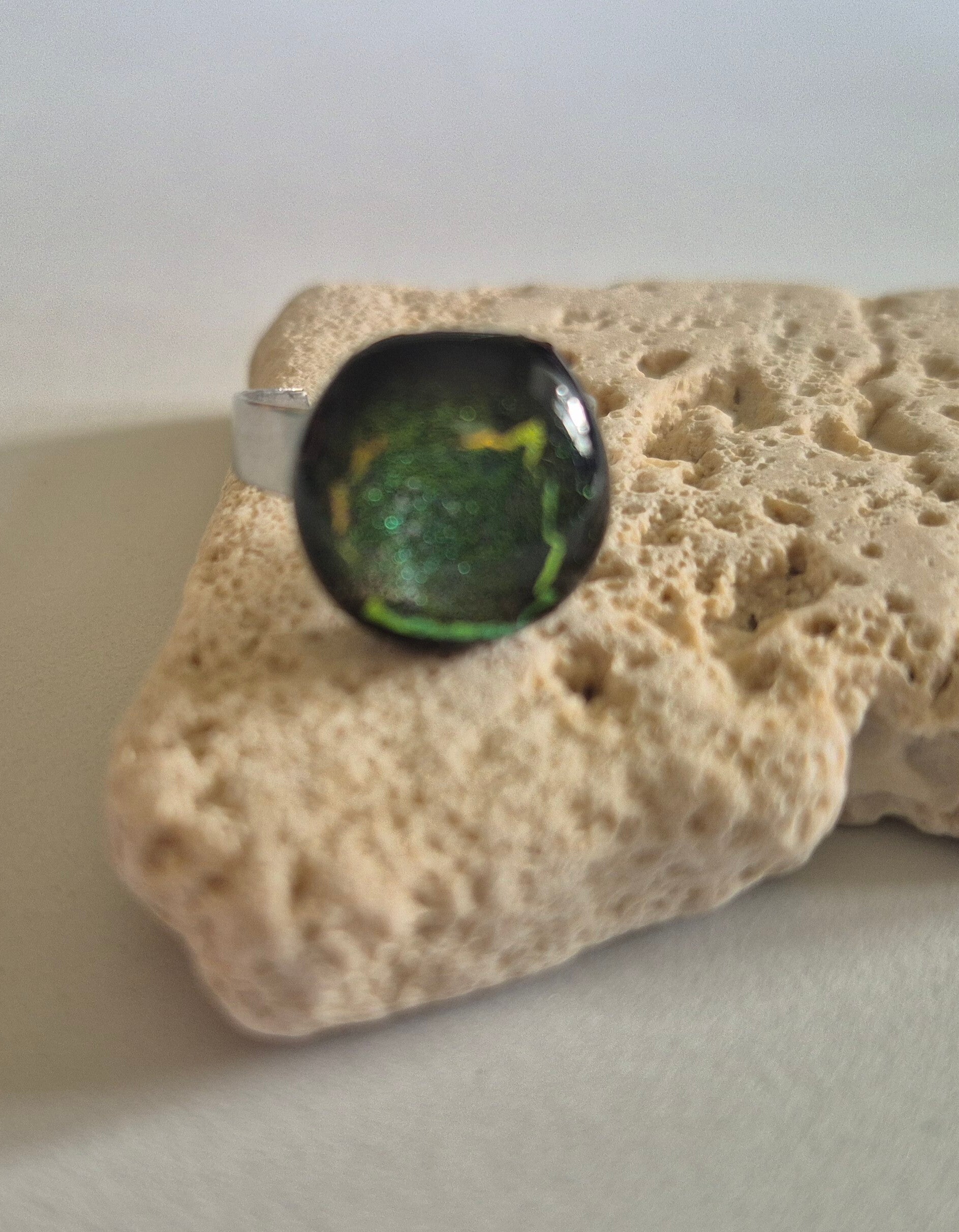 Bague en verre dichroique