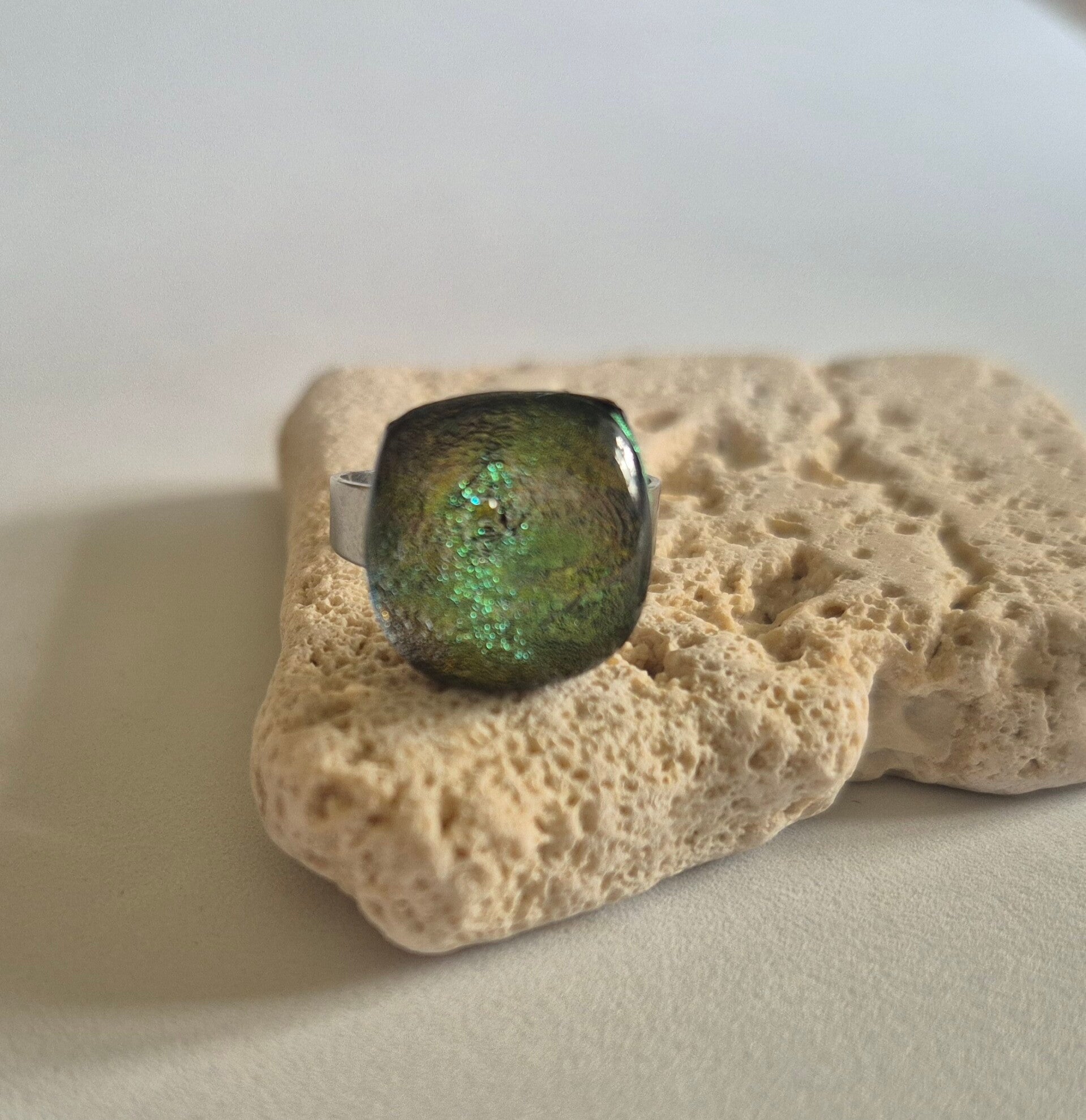 Bague en verre dichroique