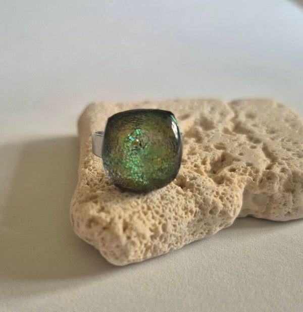 Bague en verre dichroique