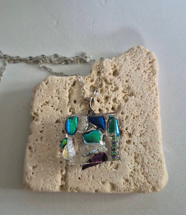 Pendentif en verre dichroique