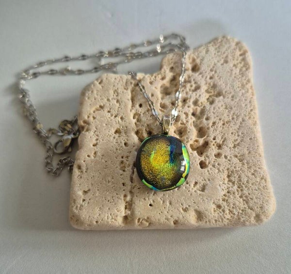Pendentif en verre dichroique