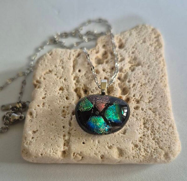 Pendentif en verre dichroique