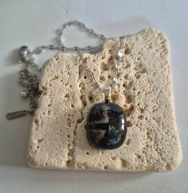Pendentif en verre dichroique