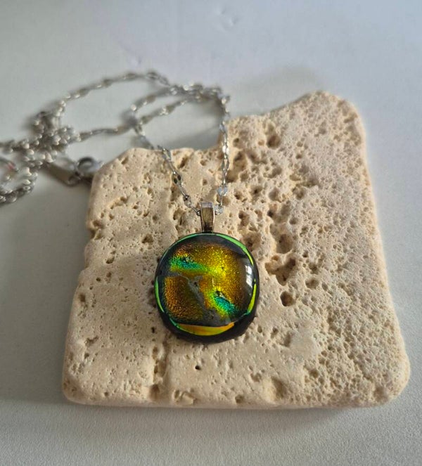 Pendentif en verre dichroique