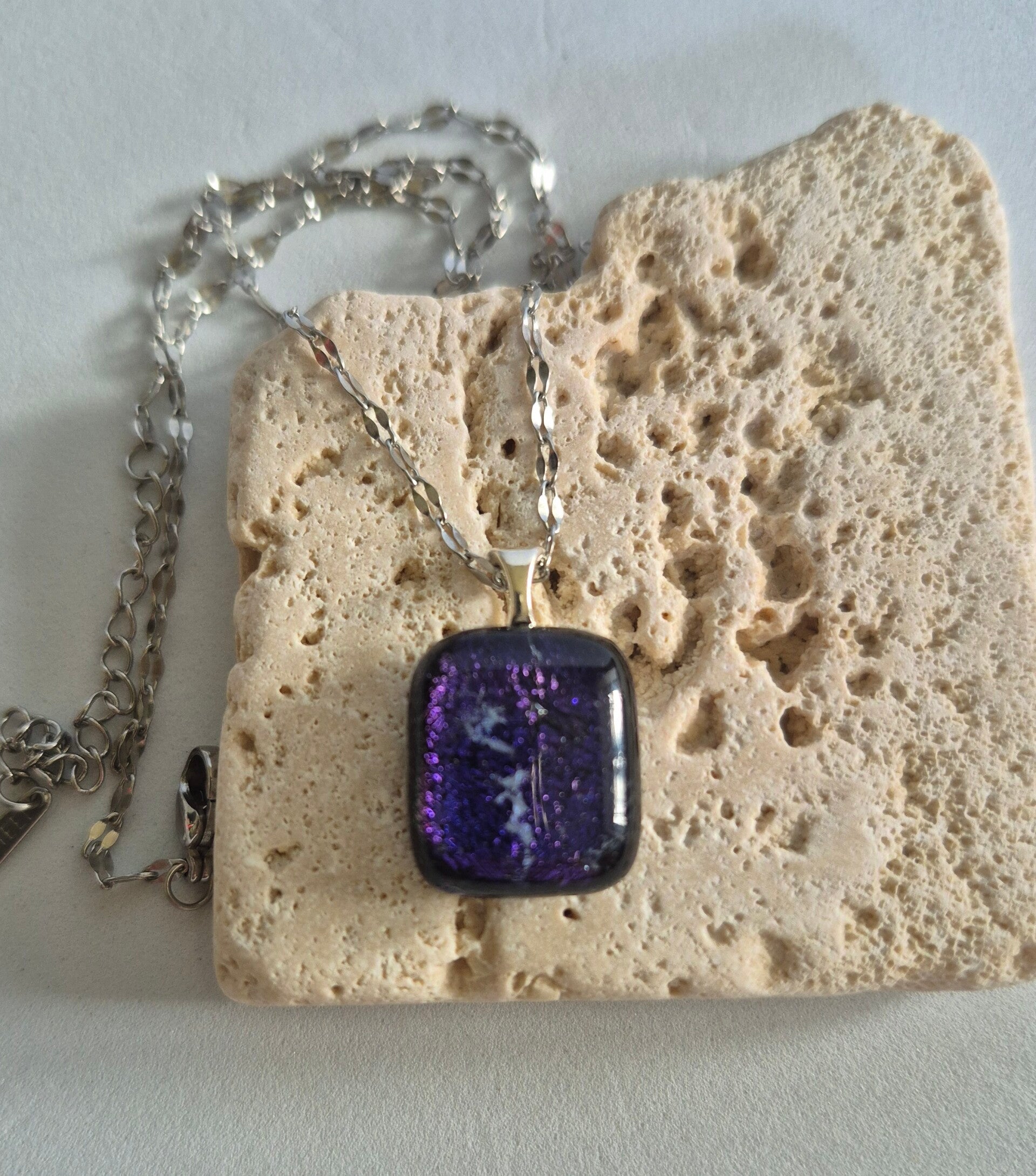 Pendentif en verre dichroique