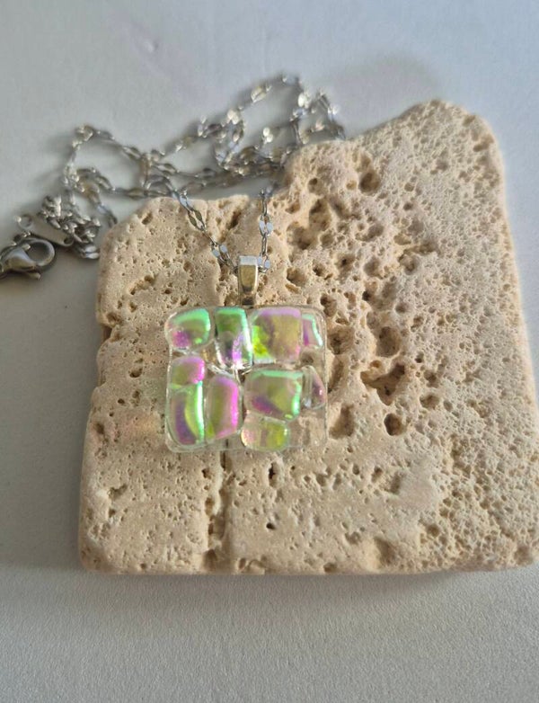 Pendentif en verre dichroique