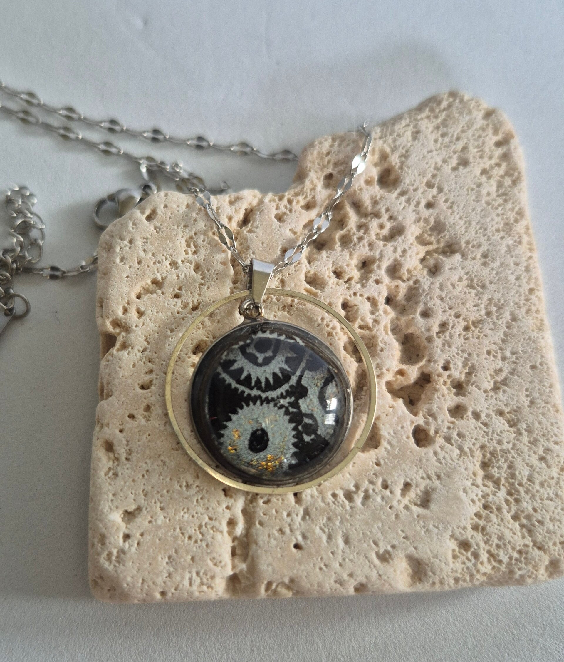 Pendentif en verre dichroique