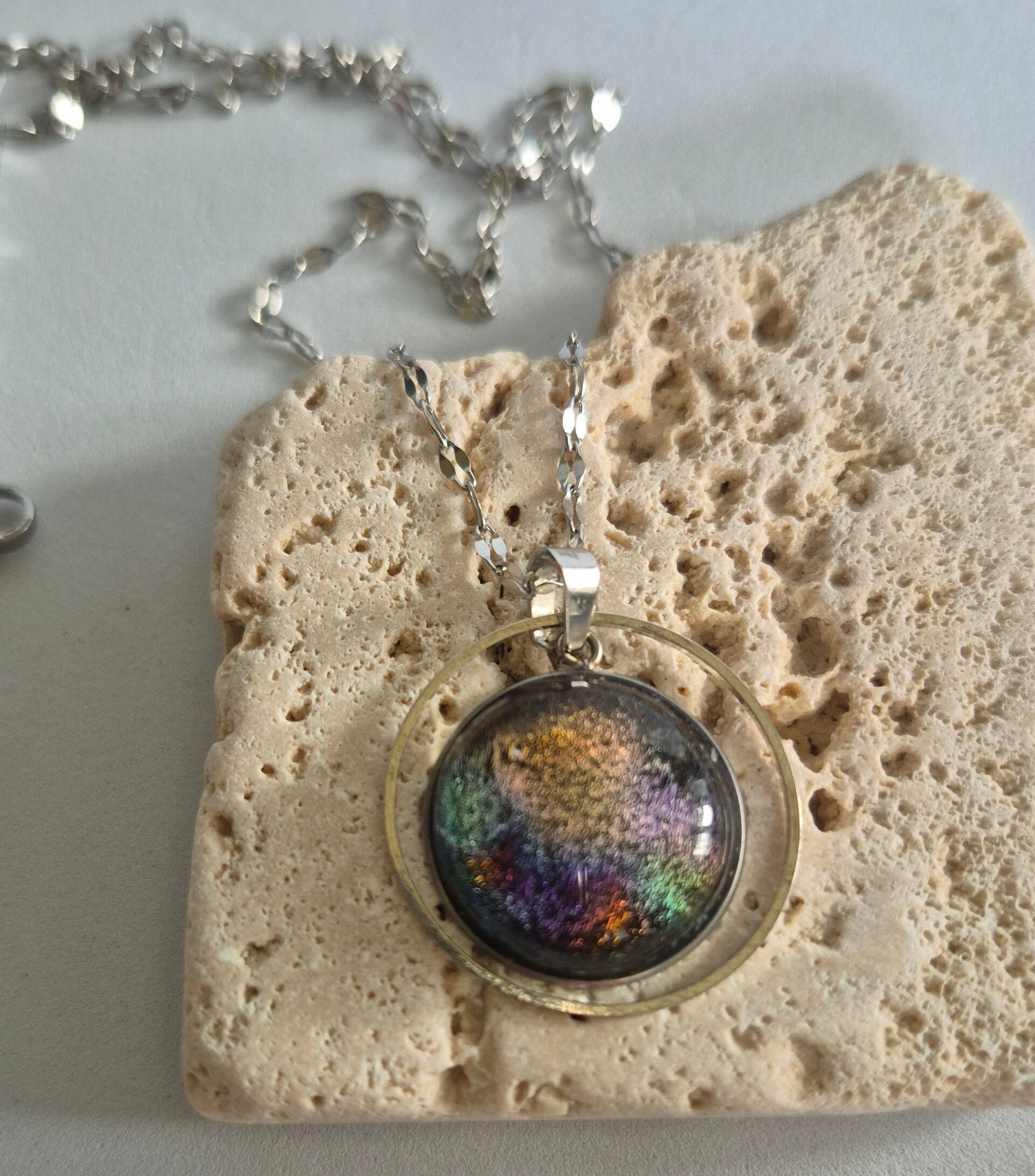 Pendentif en verre dichroique