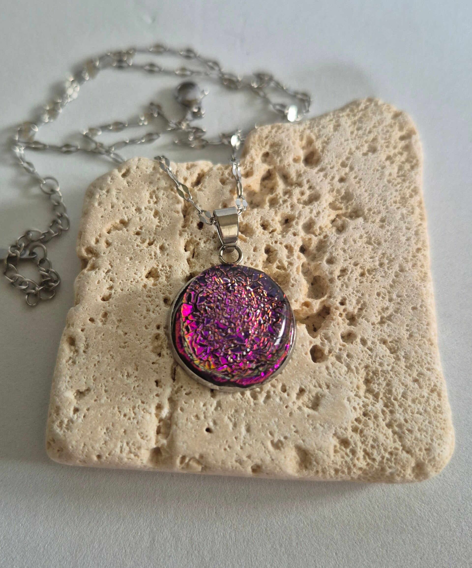 Pendentif en verre dichroique