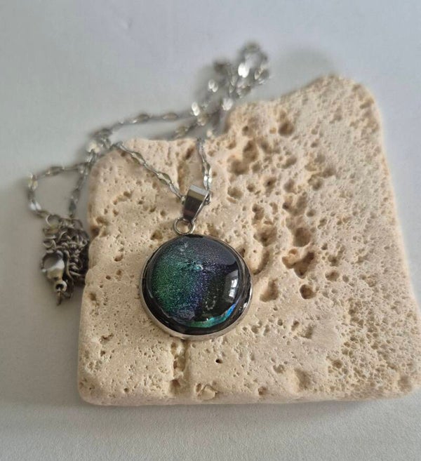 Pendentif en verre dichroique