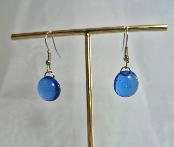 Boucle d'oreille pendante en verre fusionné