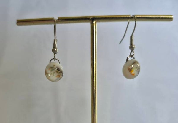Boucle d'oreille pendante en verre fusionné