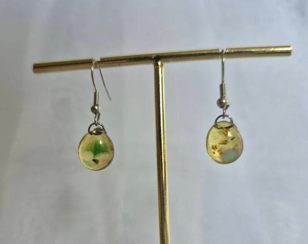 Boucle d'oreille pendante en verre fusionné