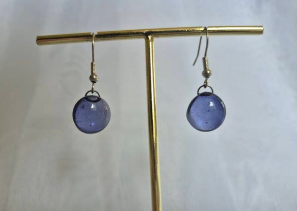 Boucle d'oreille pendante en verre fusionné