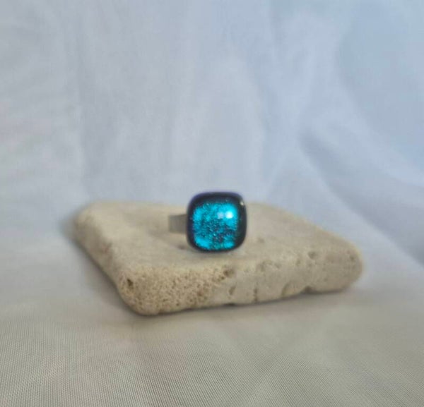 Bague en verre dichroique
