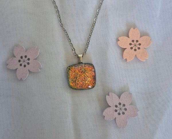 Pendentif en verre dichroique