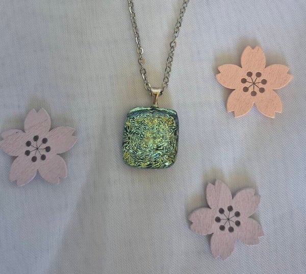 Pendentif en verre dichroique