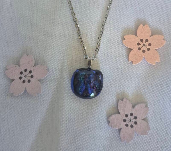 Pendentif en verre dichroique