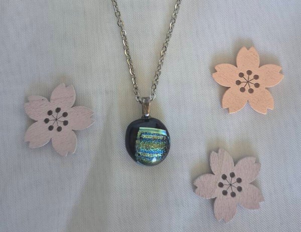 Pendentif en verre dichroique