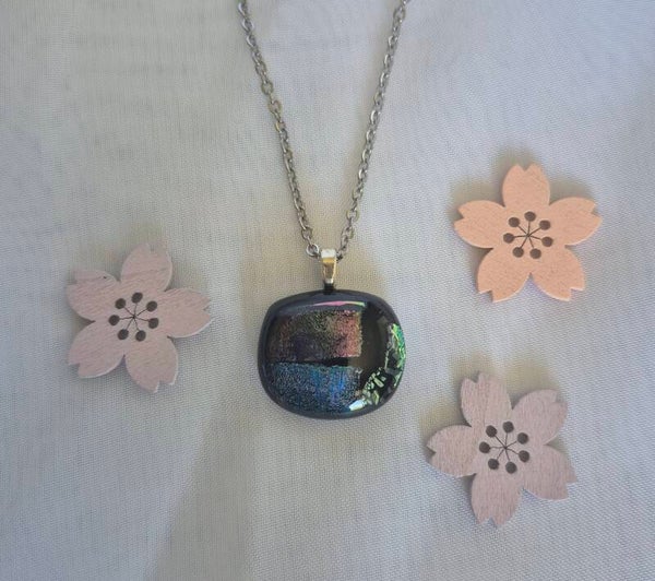 Pendentif en verre dichroique
