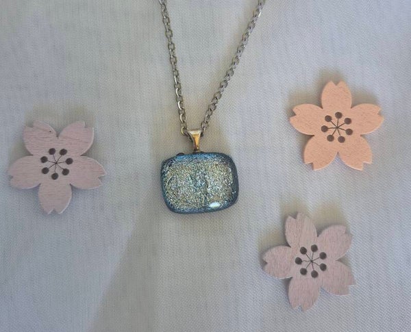Pendentif en verre dichroique