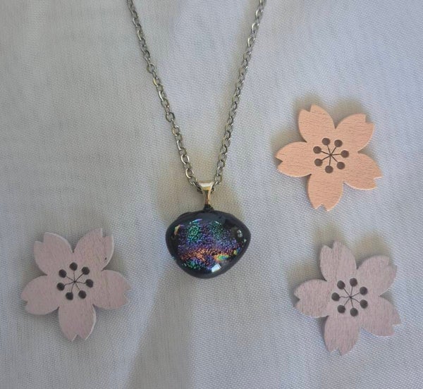 Pendentif en verre dichroique