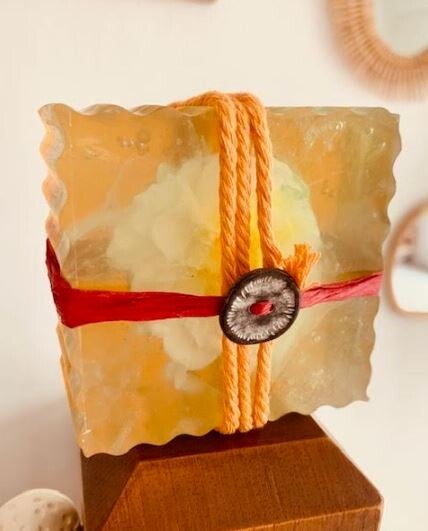 Savon Artisanal tricolore Fleur d'Abricot