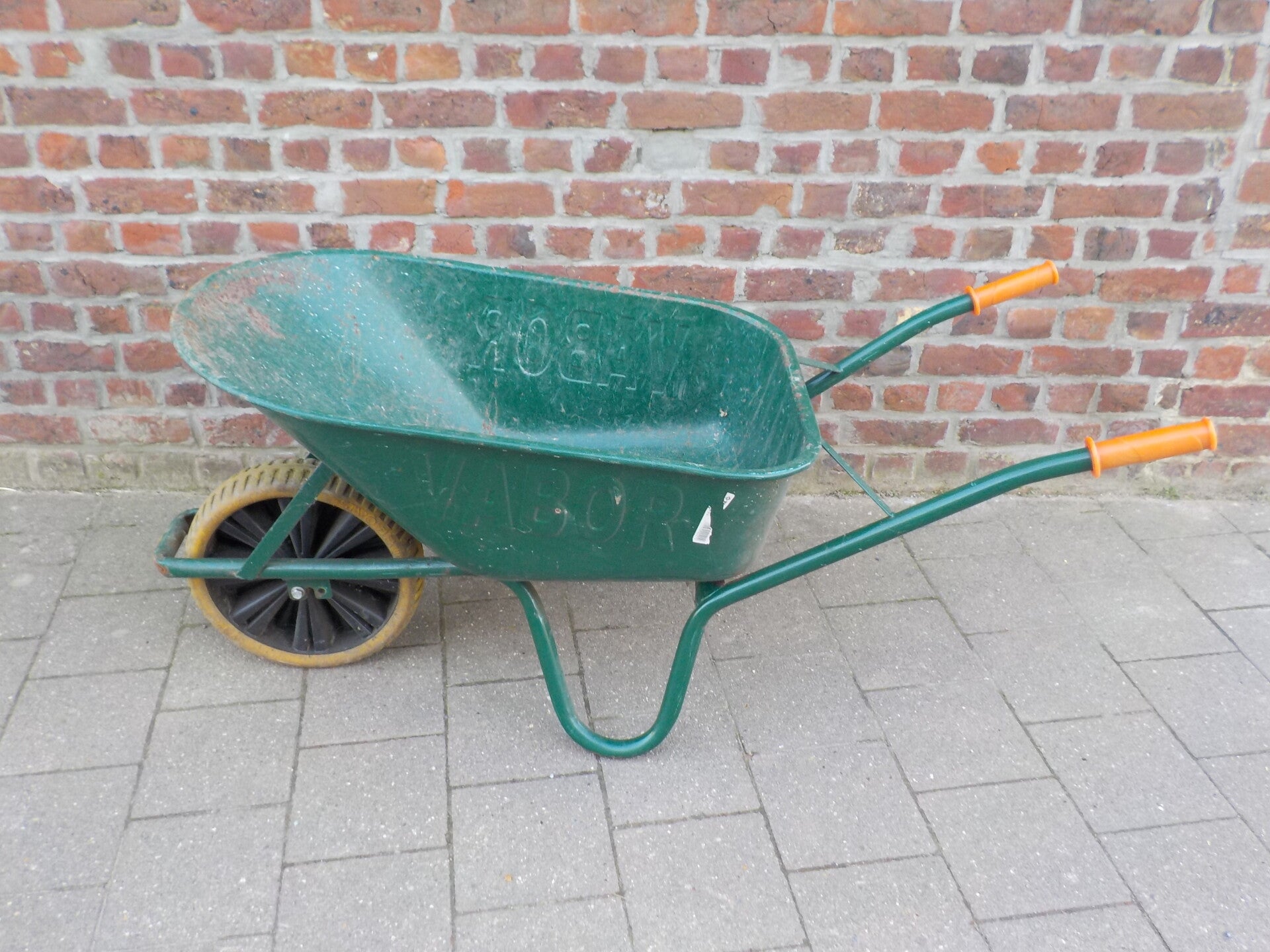 Tweedehands kruiwagen Fort met volle band