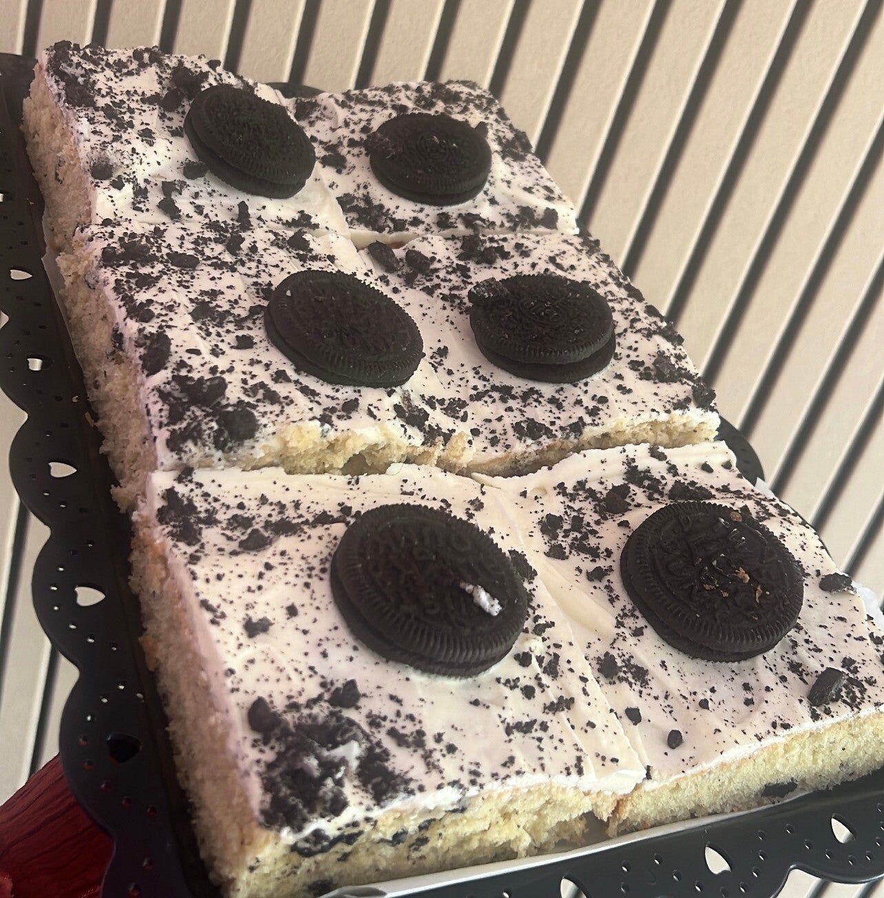 Vanilla Oreo cake tin