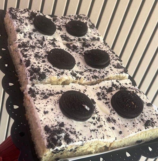 Vanilla Oreo cake tin