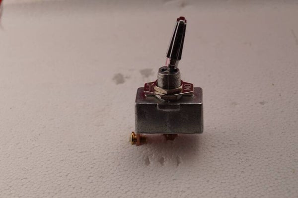 Interrupteur à levier très puissant 12 Volts 50 Ampères - Code LEV 002