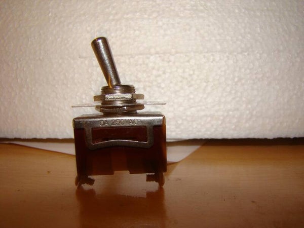 Interrupteur on-of monopolaire 15 A 250 VAC - Code LEV 001