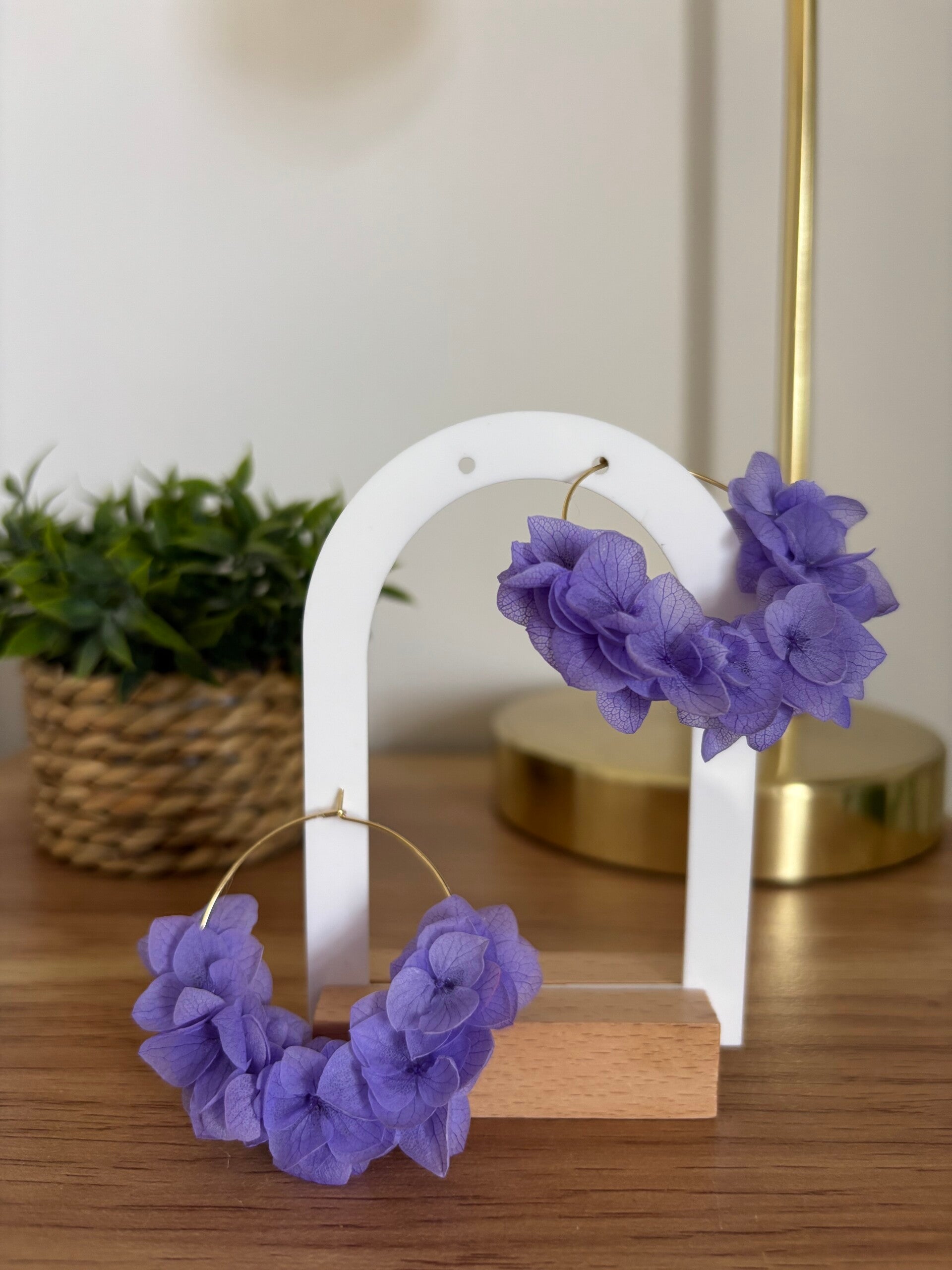 Boucles d’oreilles hortensia séché violet