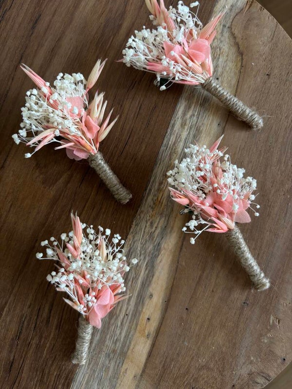 Boutonnière rose