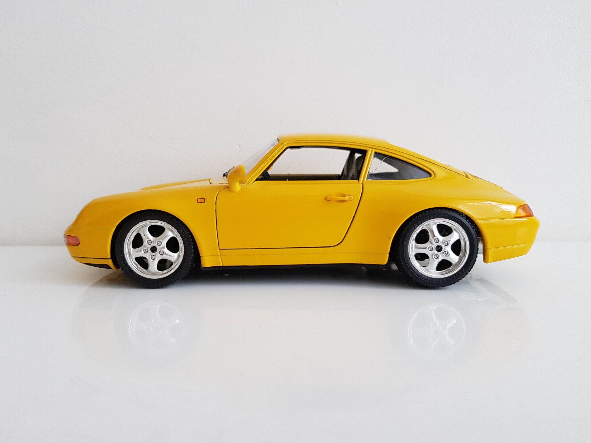 ブラゴ　ポルシェ911 カレラ　1993 Yahoo!オークション -「18ポルシェ911」(ブラーゴ) (自動車)の
