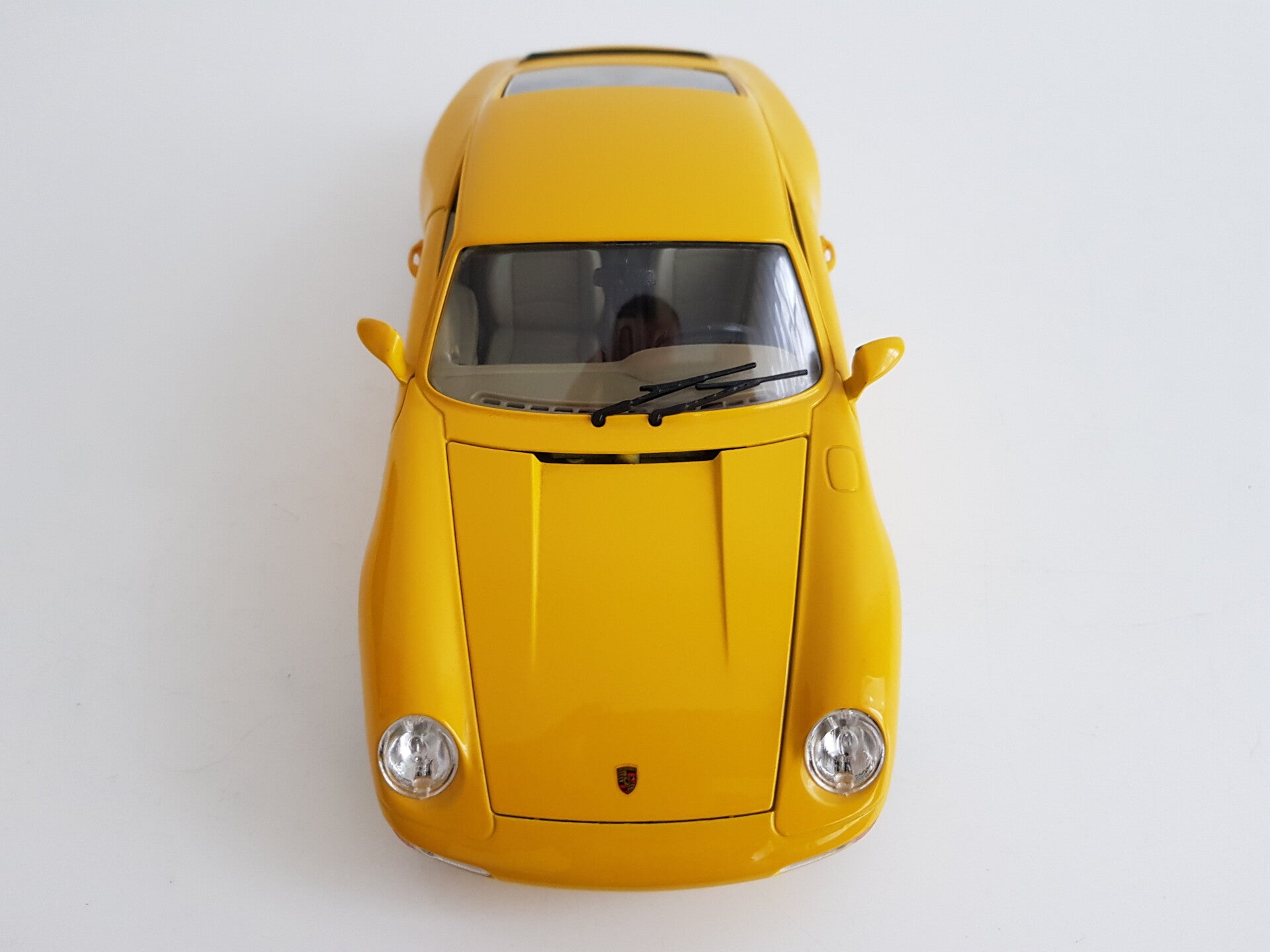 ブラゴ　ポルシェ911 カレラ　1993 1993 Porsche 911 Carrera Bburago Toy Die Cast Metal Factory