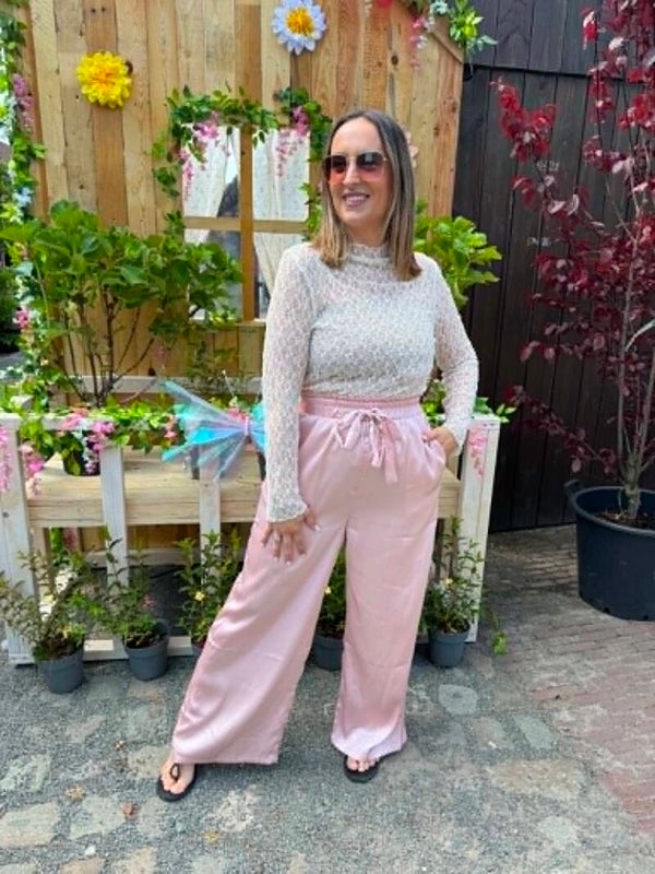 Roze satijnen broek
