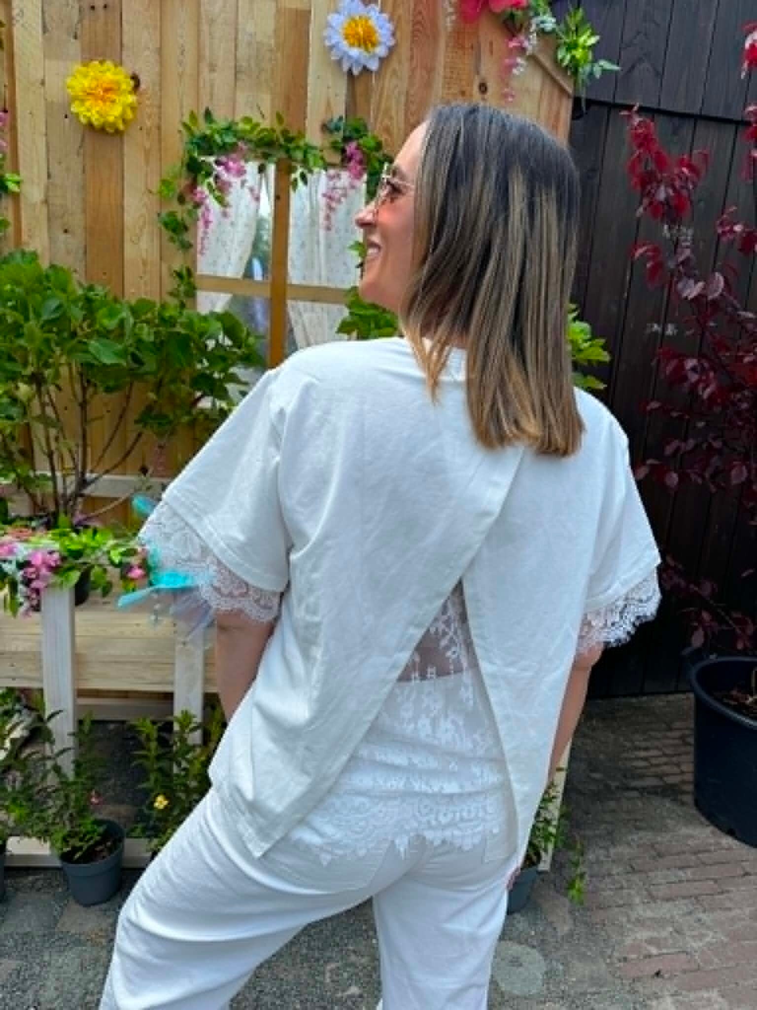 White t- shirt lace